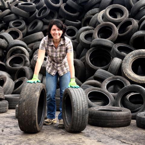 Vrouw met banden voor verwerking